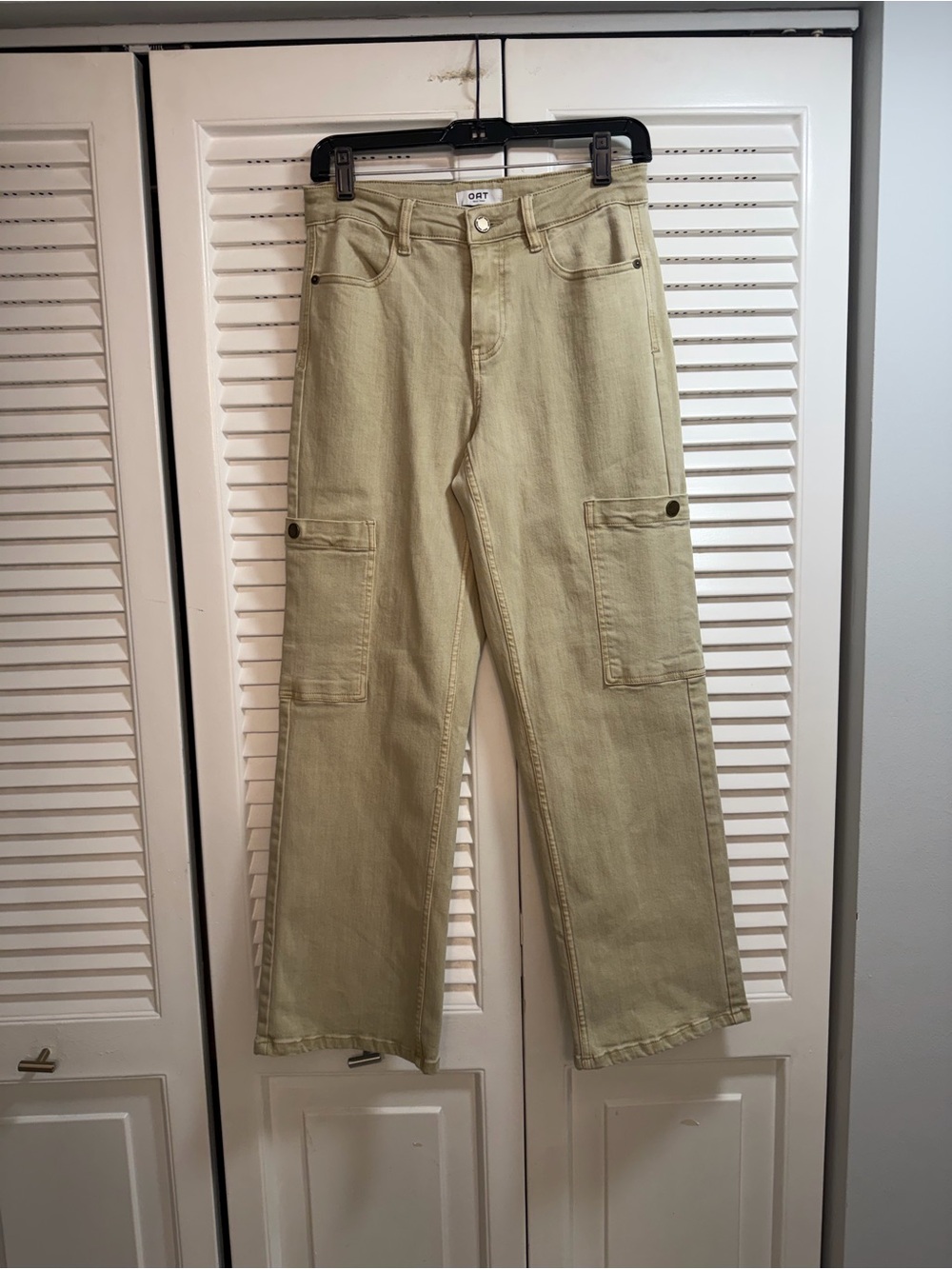 Oat New York Women’s Wide Leg Cargo Pants in Khaki